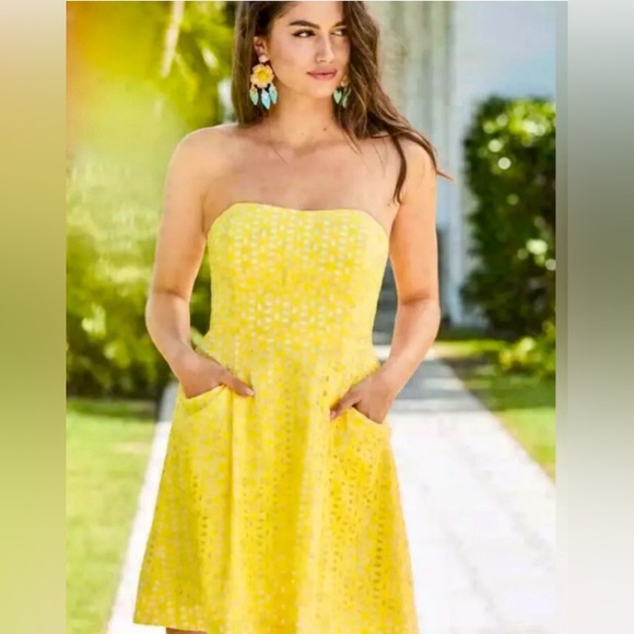 Lilly Pulitzer Dresses & Skirts - Lily Pulitzer Strapless Blossom Dress